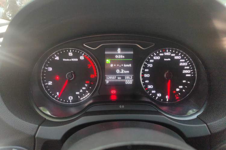 Used Audi A3 2014 Limousine 40 TFSI S line Comfort Model