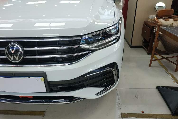 Used Volkswagen Tiguan L 2023 Restyled 330TSI Automatic Two-Wheel Drive R-Line Enhanced Comfort Version
