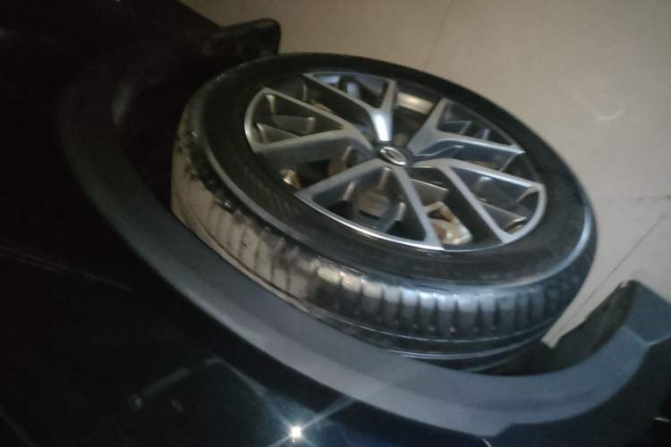 Used GAC Trumpchi GS8 2024 Linghang Series 2.0 TGDI Two-Wheel Drive Luxury Smart Connectivity Version Left Front Wheel Hub