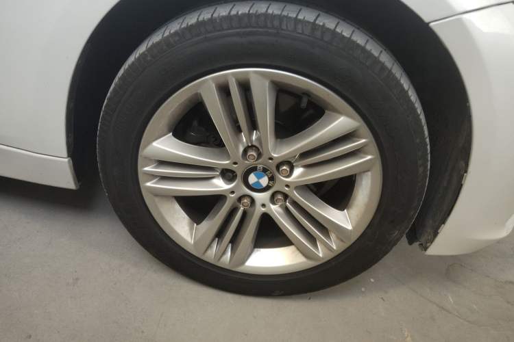 Used BMW 3 Series 2018 318i Right Front Wheel Hub