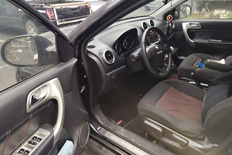 Used Haval H6 2014 Upgraded Model 2.0T Diesel Manual Two-Wheel Drive Urban Version