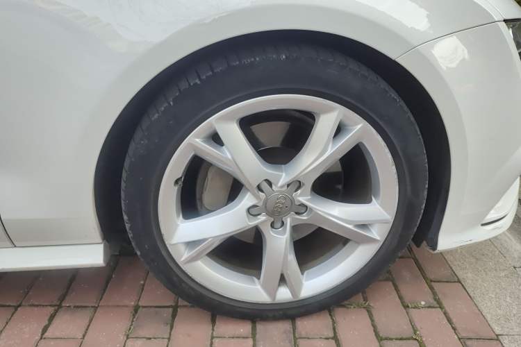 Used Audi A7 2018 40 TFSI Ambition Edition Right Front Wheel Hub