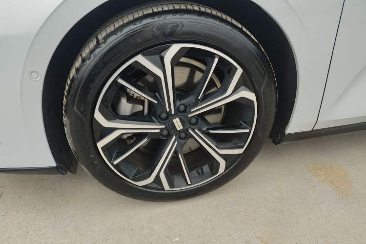 Used Geely Galaxy E8 2025 700 km Long-Range Intelligent Driving Version
