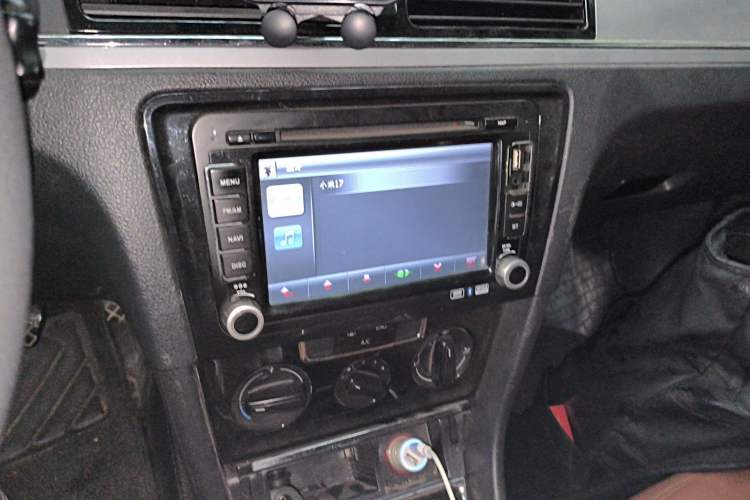 Used Volkswagen Bora 2013 1.6L Manual Fashion Edition Audio And AC Panel