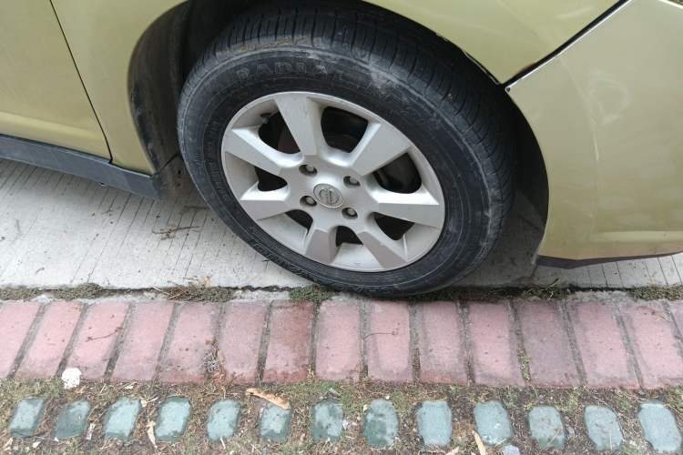 Used Nissan Tiida 2006 1.6G AT Right Front Wheel Hub