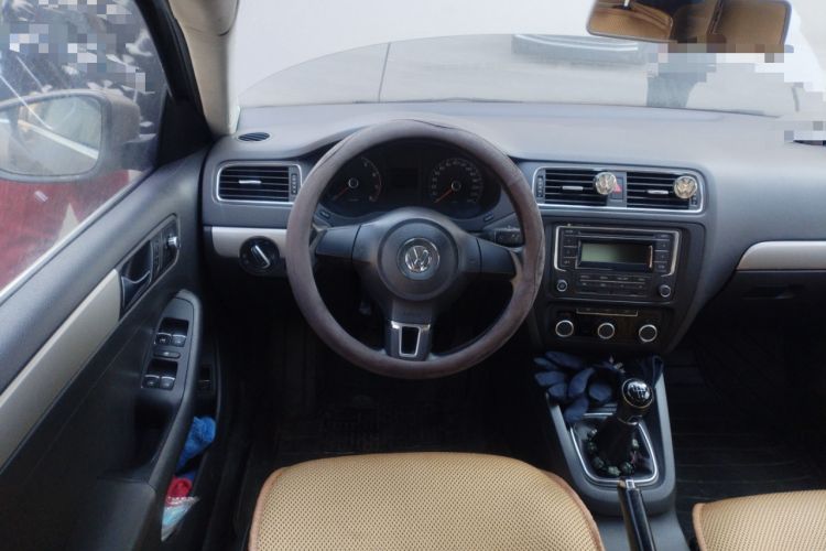 Used Volkswagen Sagitar 2014 1.6L Manual Comfort Model Steering Wheel