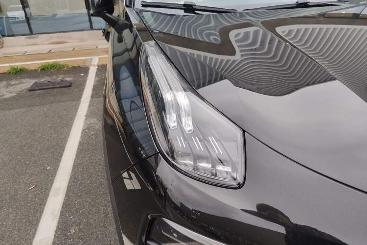 Used Lynk & Co 01 2021 2.0TD Two-Wheel-Drive Pro Trim Right Front Headlight