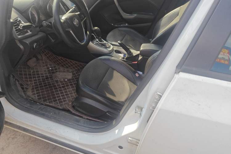 Used Buick GT 2013 XT 1.6L Automatic Fashion Edition Left Front Seat