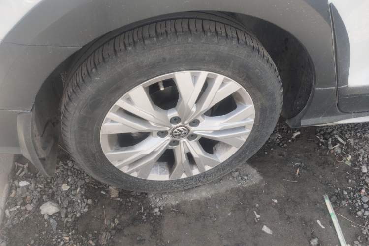 Used Volkswagen C-TREK 2018 1.5L Automatic Comfort Model Right Front Wheel Hub