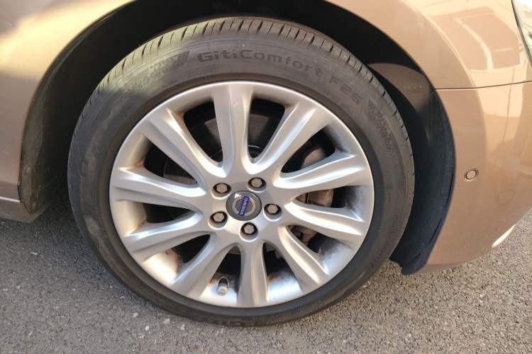 Used Volvo V40 2014 2.0T Zhiya Edition Right Front Wheel Hub