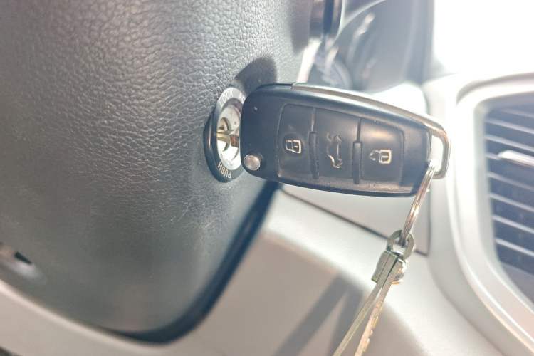 Used JAC Refine M4 2017 1.9T Diesel Manual Comfort Model