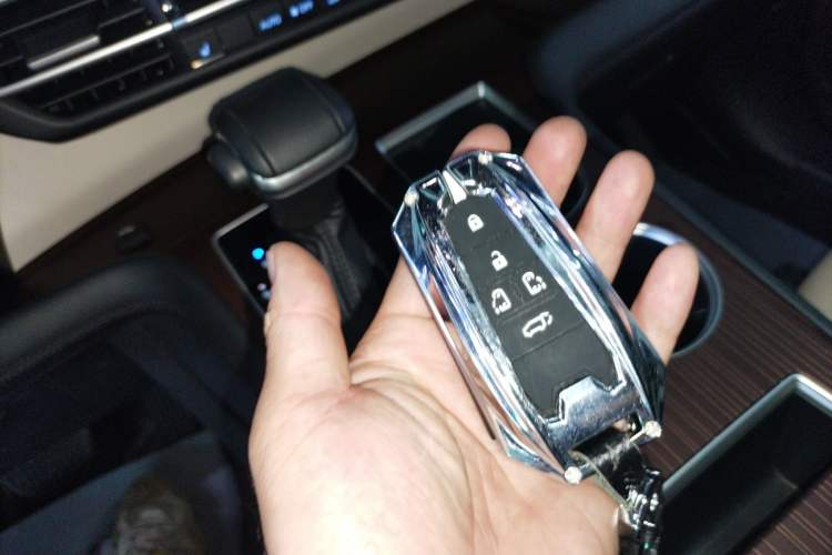 Used Toyota Granvia 2022 2.5L Hybrid Premium Edition Interior 1