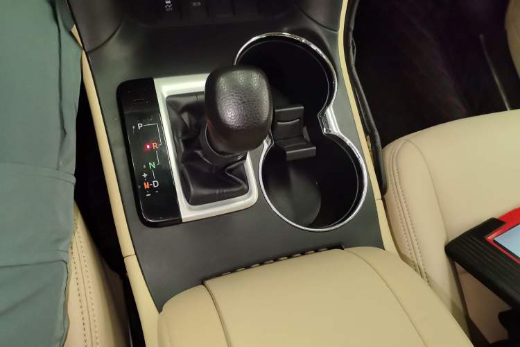 Used Toyota Highlander 2017 2.0T Two-Wheel Drive Elite Version 7 Seats