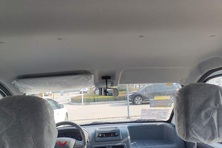 Used Wuling Yangguang 2025 Model 400km Bus Edition—Comfort Edition
