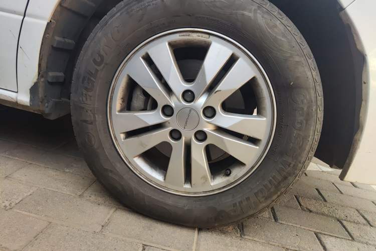 Used FORTHING Lingzhi PLUS 2024 2.0L Manual Luxury CNG 7-Seater