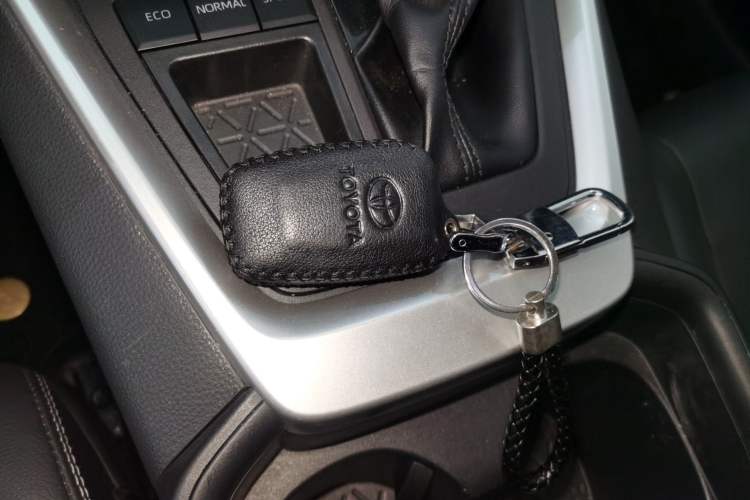 Used Toyota RAV4 2023 Dual-Engine 2.5L E-CVT Two-Wheel Drive Elite Plus Edition Vehicle Key