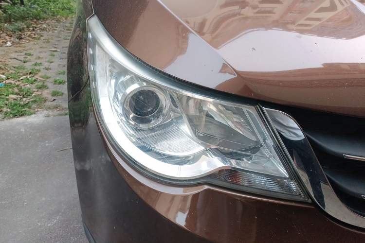 Used Baojun 730 2014 1.5L manual Comfort ESP version 7 seats Right Front Headlight