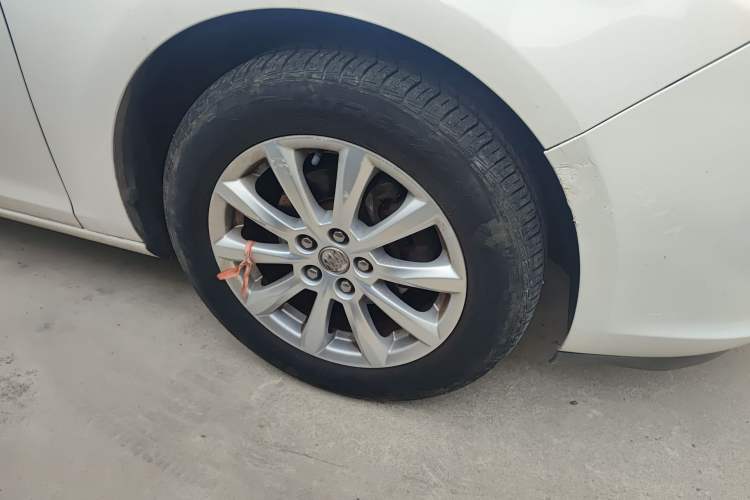 Used Buick GT 2013 GT 1.6L Automatic Fashion Edition Right Front Wheel Hub