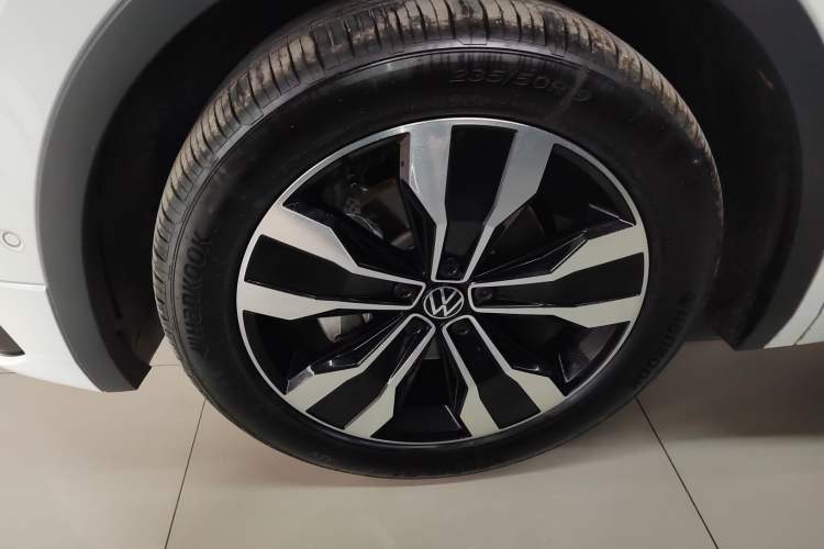 Used Volkswagen Tiguan L 2023 330TSI Automatic Two-Wheel Drive R-Line Enjoyment Edition
