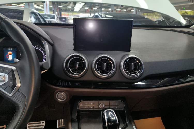 Used Wey VV5 2017 2.0T Ultra-Luxury Version Audio And AC Panel