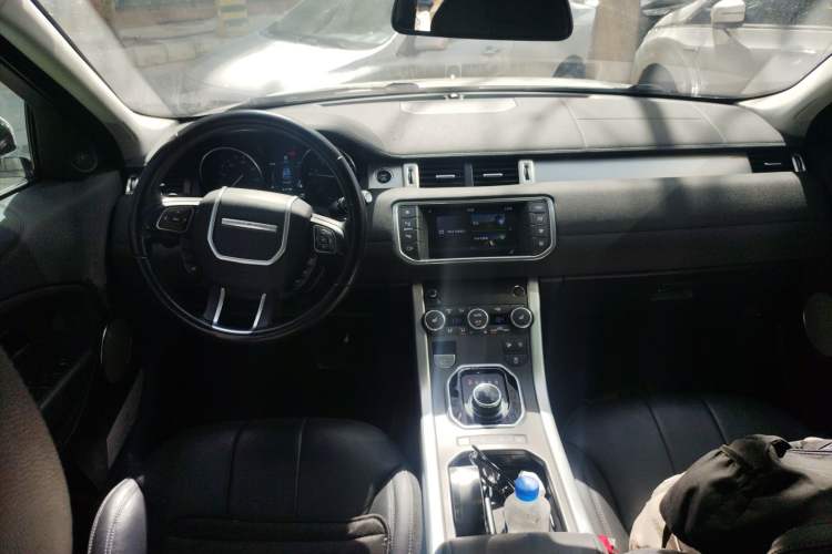 Used Land Rover Range Evoque 2018 240PS PURE Style Edition Center Console