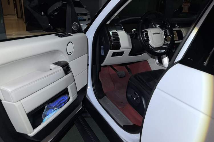 Used Land Rover Range 2014 Revised 3.0 SC V6 Vogue Driver Seat