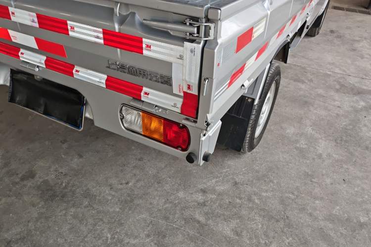 Used Wuling Rongguang Small Truck 2023 1.5L Double-Cab LAR Exterior 3