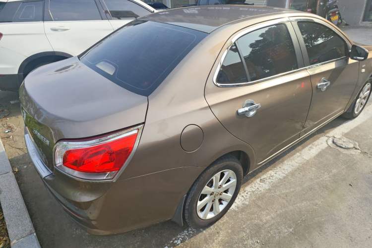 Used Baojun 630 2013 1.5L manual standard version
