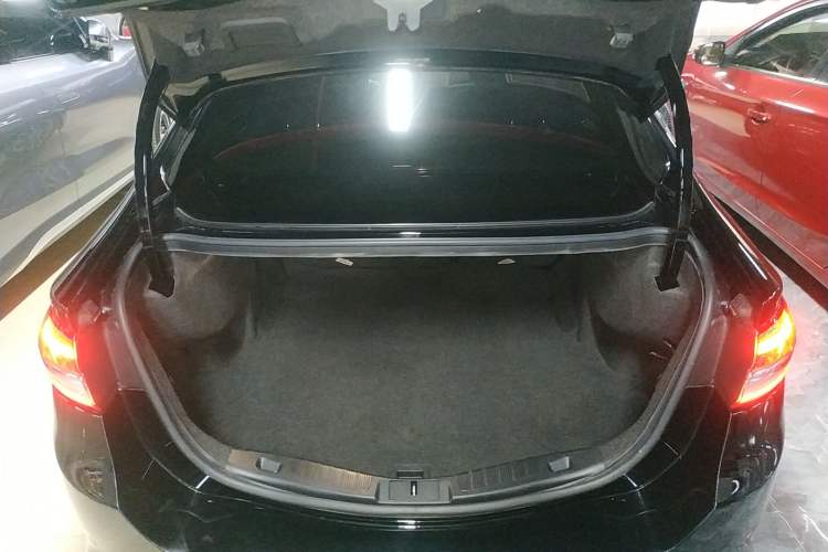 Used Ford Mondeo 2017 EcoBoost 180 Stylish Model Trunk