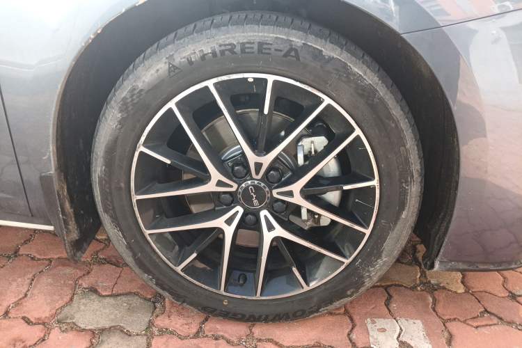 Used BYD Seal 07 DM-i 2025 DM-i 1.5L 125km Luxury Model Right Front Wheel Hub