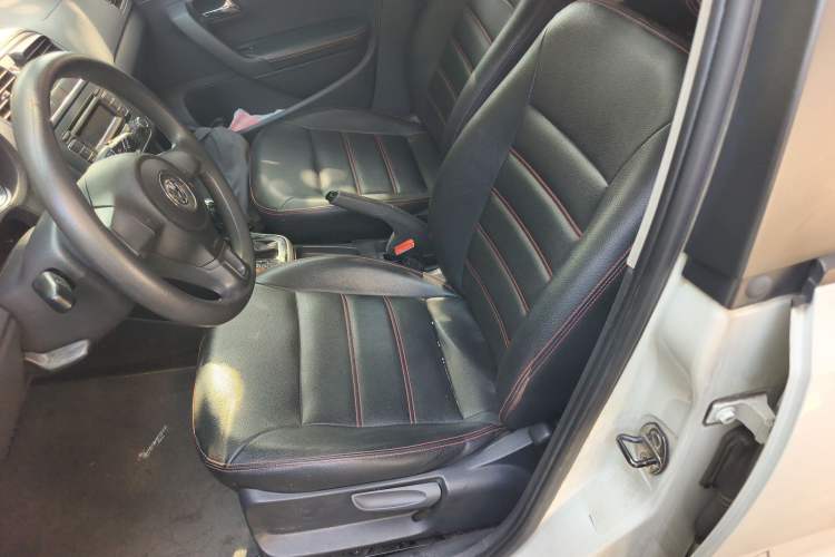 Used Volkswagen Polo 2011 1.4L Automatic ZhiShang Version