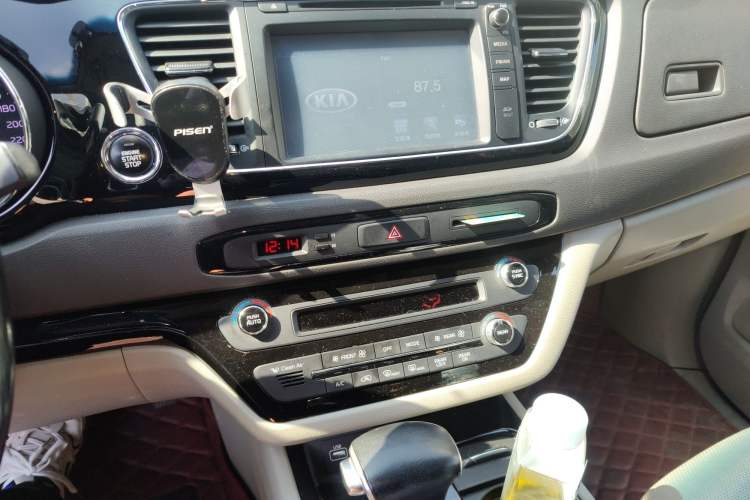 Used Kia Carnival 2017 2.2T Flagship Edition China V Standard Audio And AC Panel