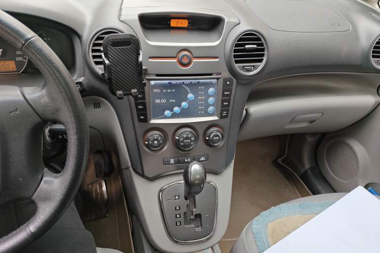 Used Kia Carens 2011 2.0L 7-Seater Automatic Standard Edition
