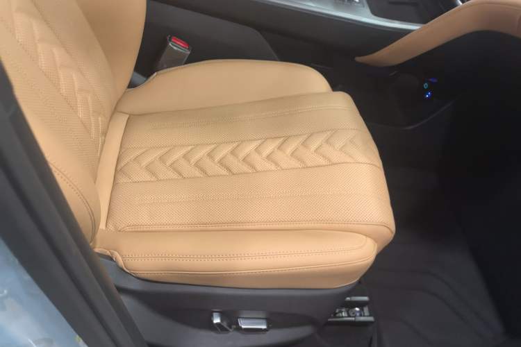 Used BYD Song L DM-i 2024 112 km Beyond Edition Right Front Seat