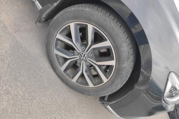 Used Volkswagen Magotan 2020 330TSI DSG Leading Model Right Front Wheel Hub