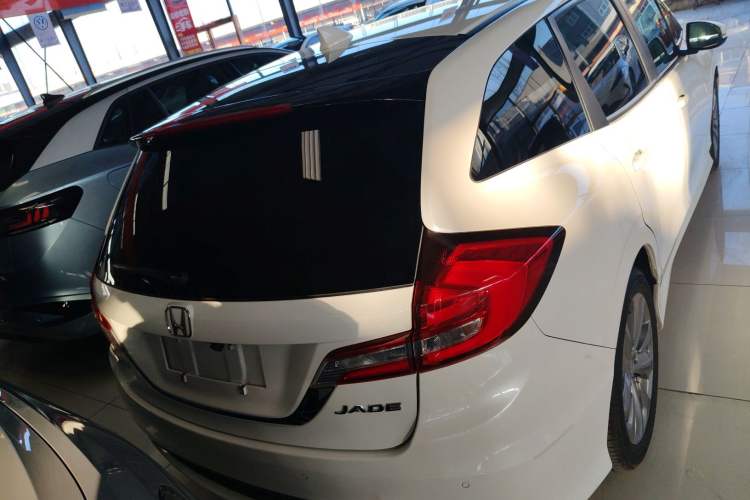 Used Honda Jade 2017 1.8L automatic Comfort version 5 seats
