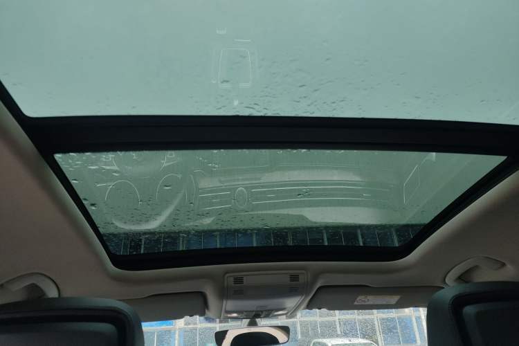 Used Volkswagen Magotan 2017 330TSI DSG Luxury Model Headliner