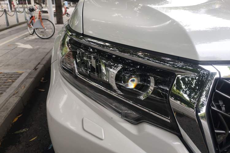 Used Toyota Prado 2018 3.5L Automatic TX-L with Rear-Mounted Spare Tire Right Front Headlight