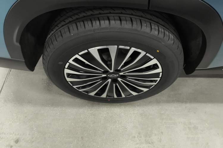 Used Chery Tiggo 8 PLUS C-DM 2025 1.5T 116 km Prestige Version 5 Seats Right Rear Wheel Hub