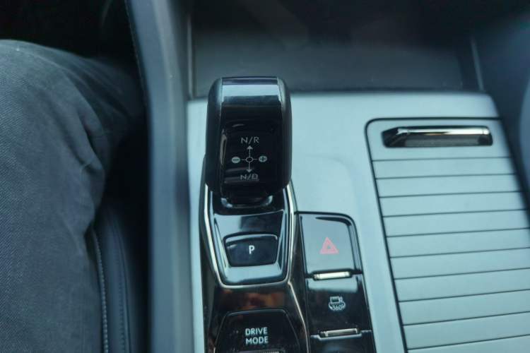 Used Lynk & Co 09 2021 2.0T Halo Seven-Seater