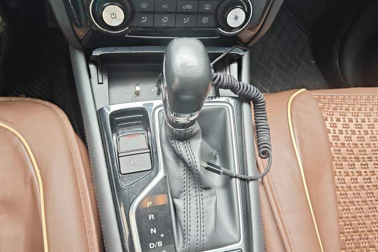 Used Roewe RX3 2020 1.6L CVT 4G Connected Ultra-Fun Elite Edition Gear Lever