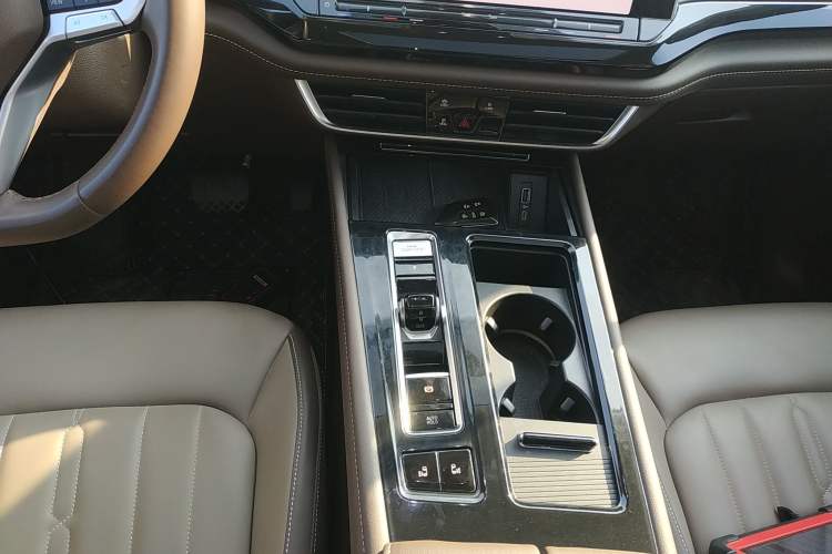 Used Volkswagen Viloran 2023 Facelift 330TSI Luxury Edition Gear Lever