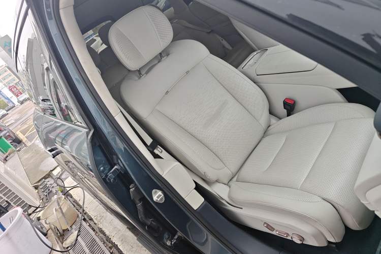 Used Lynk & Co 900 2025 2.0T Ultra Right Front Seat