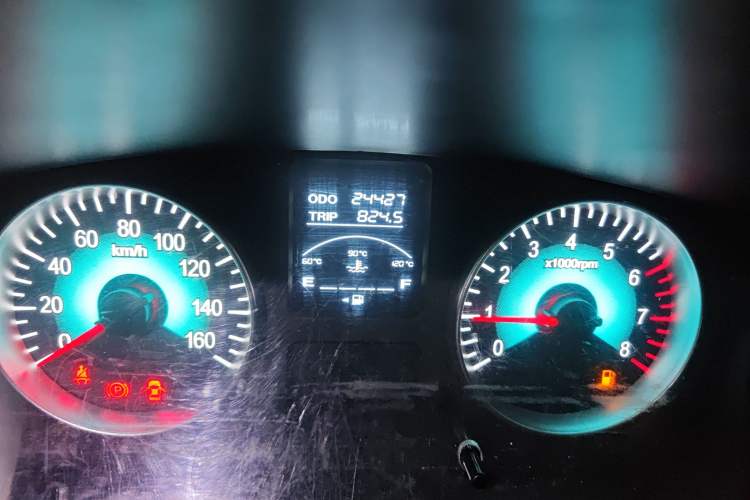 Used Jinbei Gold Hiace M Classic 2022 Panda Edition 1.5L Travel Lion Passenger Van 5 Seats