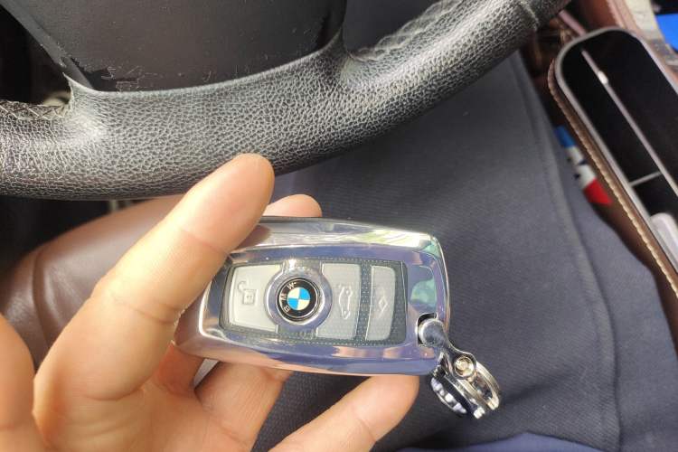 Used BMW 5 Series 2013 525Li Leading Model
