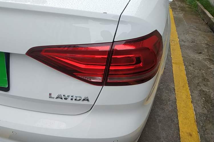 Used Volkswagen Lavida 2019 Lavida Start 1.5L Automatic Trendy Version China VI Standard Right Rear Taillight