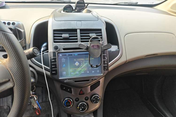 Used Chevrolet Aveo Sonic 2011 Sedan 1.4L MT SL