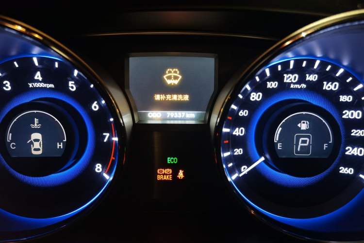 Used Hyundai Sonata 2013 2.0L Automatic Luxury Edition Odometer Close Up