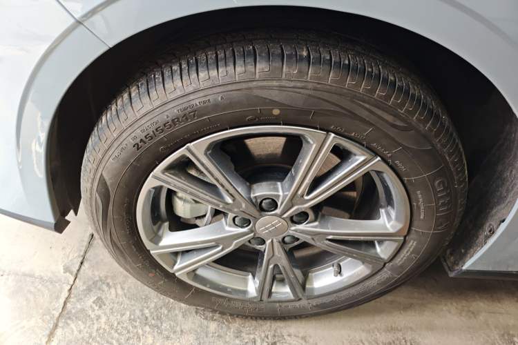 Used Geely Galaxy L6 2025 EM-i 140km Long-Range Version
