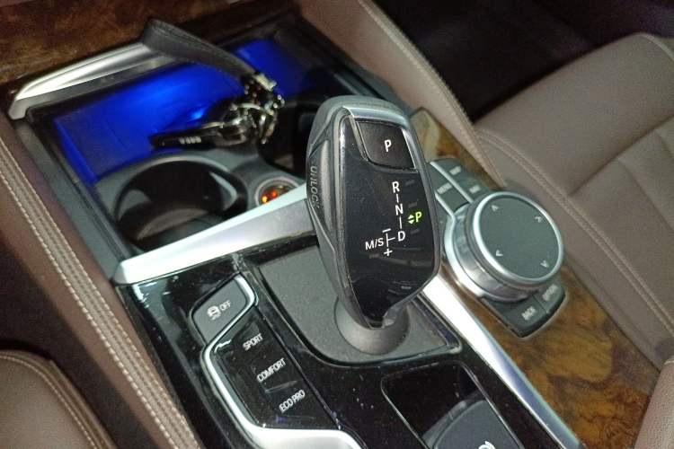 Used BMW 5 Series 2020 525Li Luxury Package Gear Lever